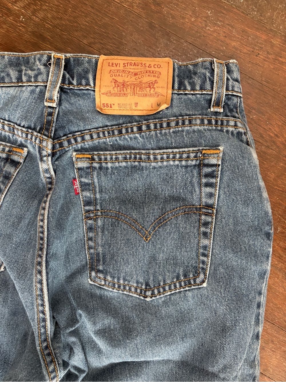 Vintage Levi's 551 Relaxed Fit Tapered Jeans Womens 14 Medium Wash vintage y2k - Picture 6 of 9